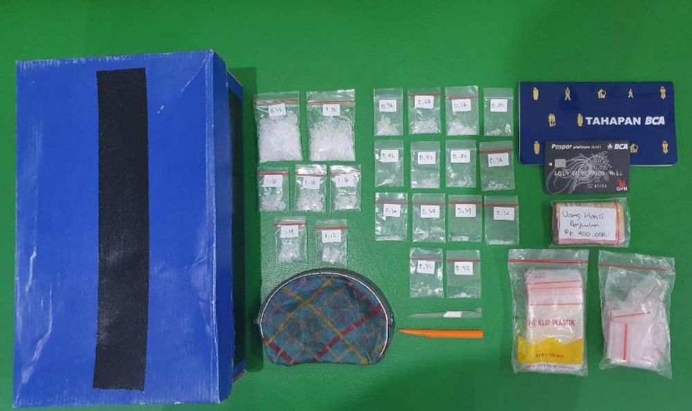 Barang bukti 21 paket sabu siap edar yang disita dari tersangka Gatot Priyono