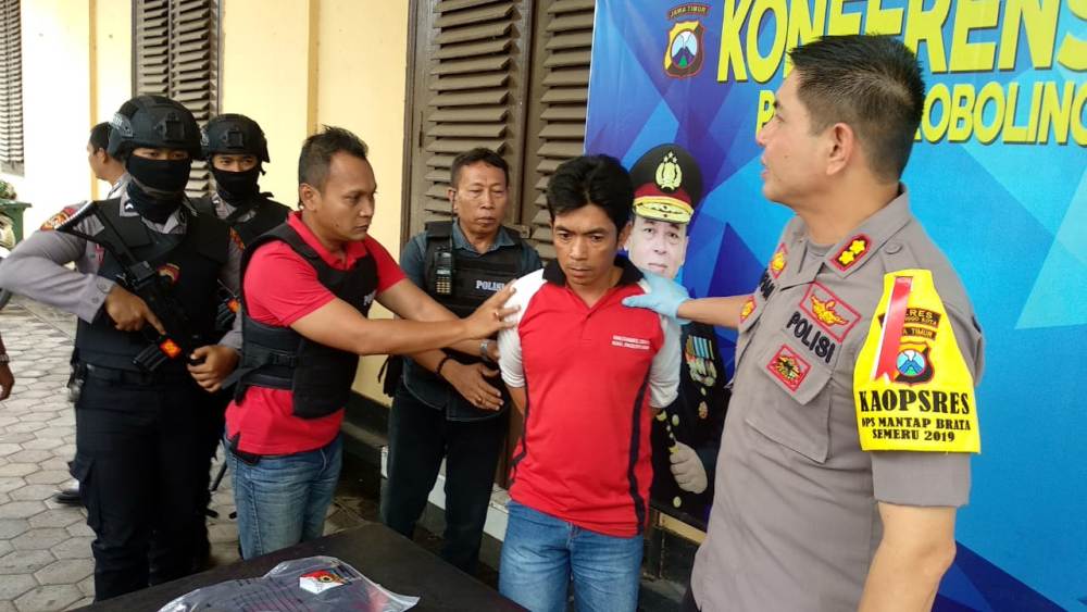 Pelaku pembacokan saat diamankan Polres Probolinggo