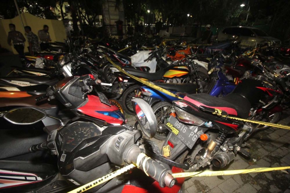 Kepung Kaki Jembatan Suramadu, Polisi Amankan 63 Remaja, Sita 35 Motor
