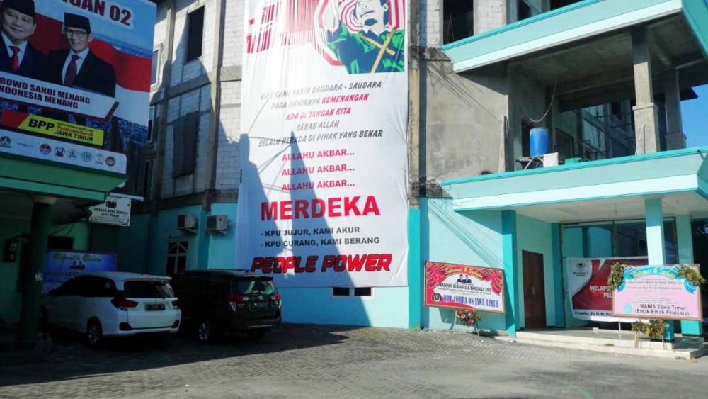 Pemasangan Baliho 'People Power' Kubu Prabowo-Sandi Dinilai Provokasi