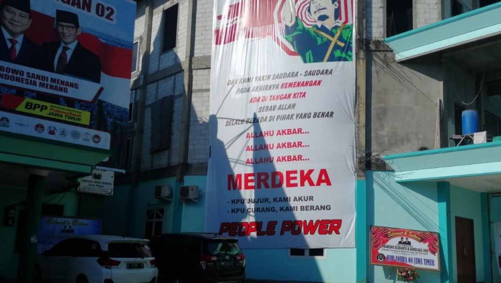 Baliho 'People Power' Dianggap Provokasi, Kubu Prabowo Balas Menyerang