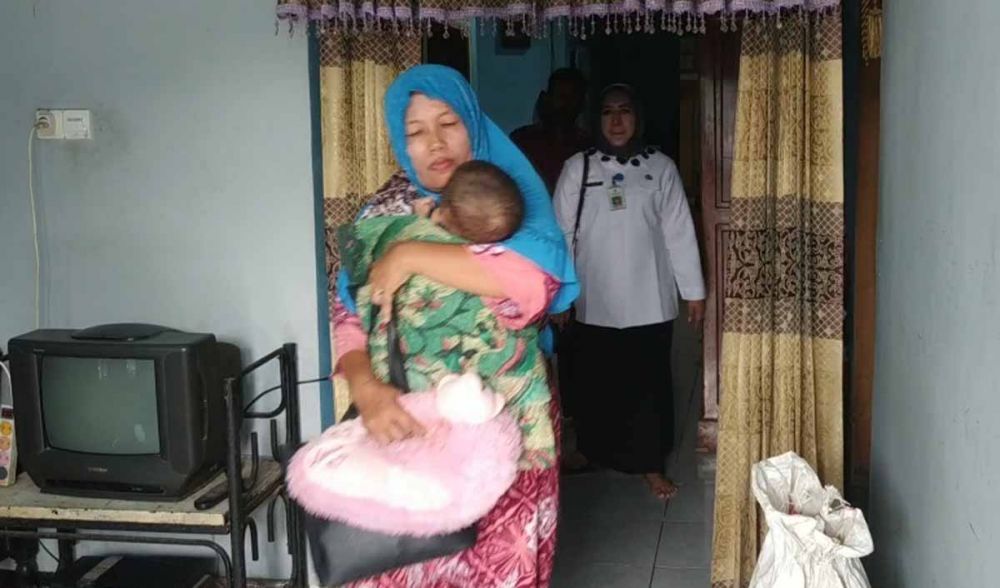 Balita Bertubuh Kaku Dibawa ke Rumah Sakit, Cepat Sembuh ya Fajar