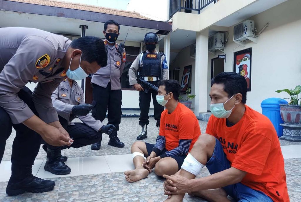 Dor! Bandit Motor Bersenjata Tajam di Surabaya Dilumpuhkan Kakinya