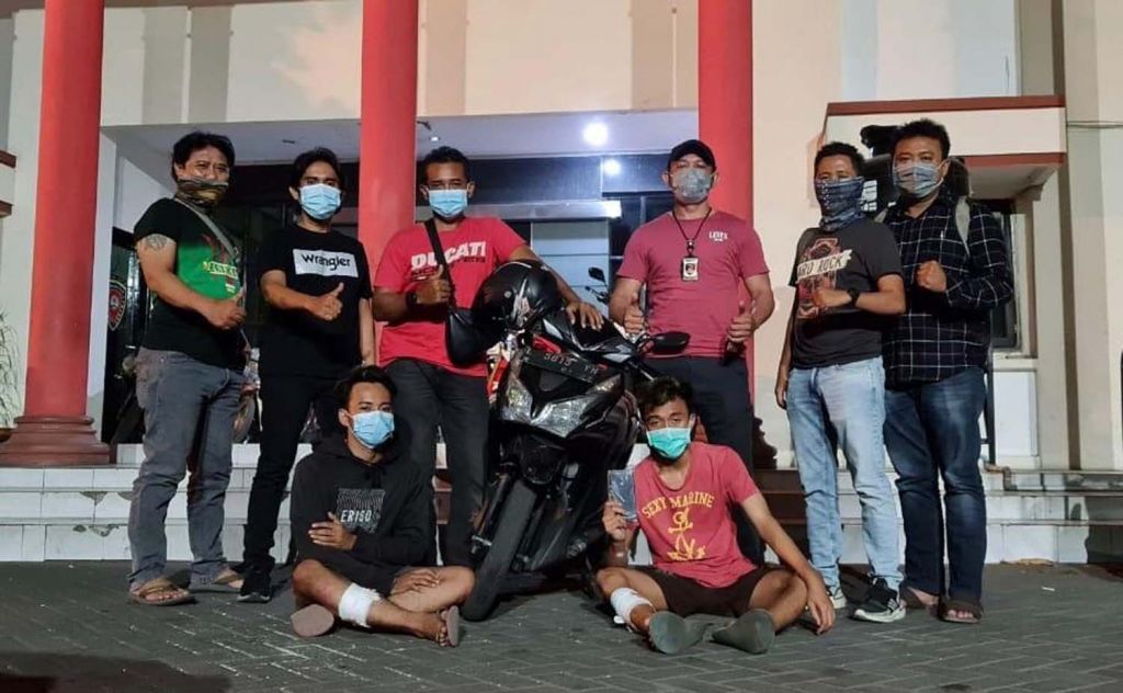Tim Resmob Polrestabes Surabaya melumpuhkan kaki dua bandit jalanan yang sudah beraksi 11 TKP