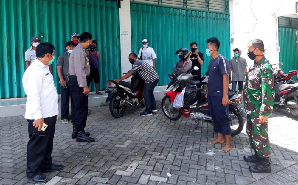 Ditangkap Warga, Dua Bandit Jalanan di Gresik Menangis