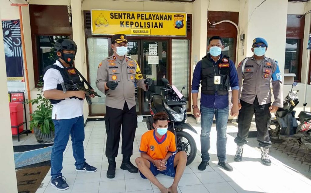 Bandit motor yang dikepung warga diamankan di Mapolsek Sukolilo, Surabaya