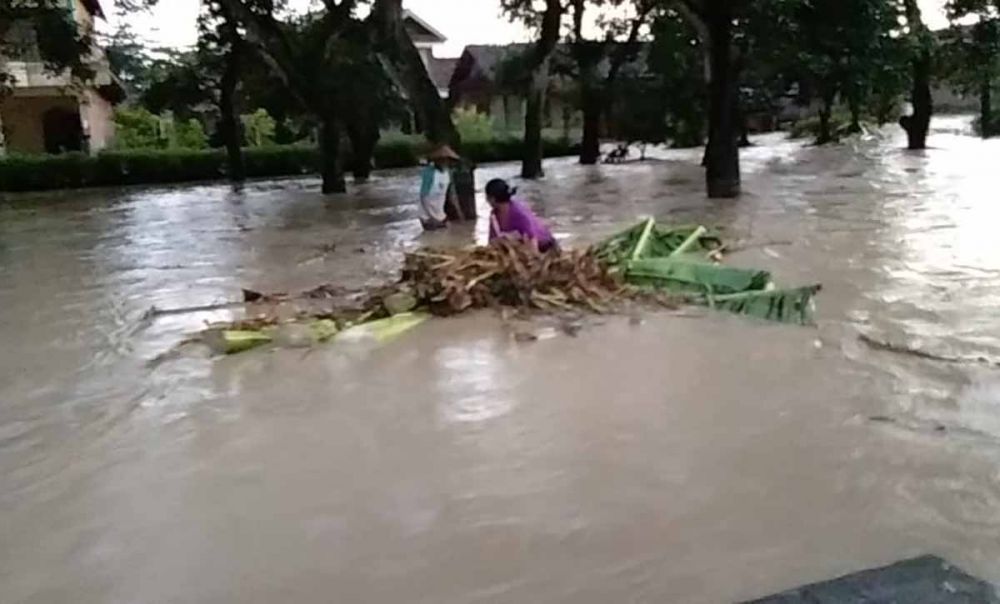 Banjir bandang menerjang Dusun Lor Kali, Desa/Kecamatan Gondang, Bojonegoro