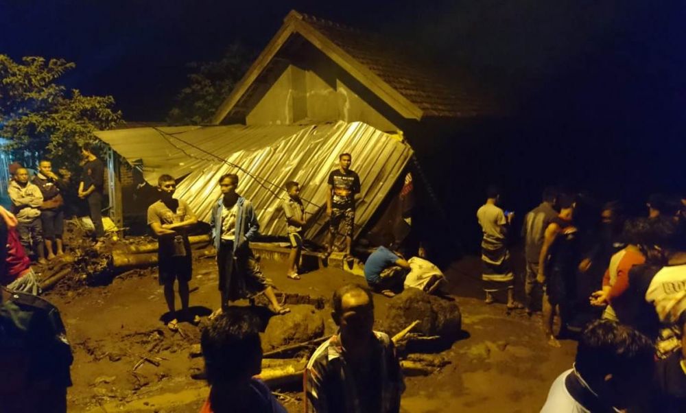 Kondisi Dusun Watusari, Desa Jedong, Kecamatan Ngoro, Kabupaten Mojokerto yang diterjang banjir bandang