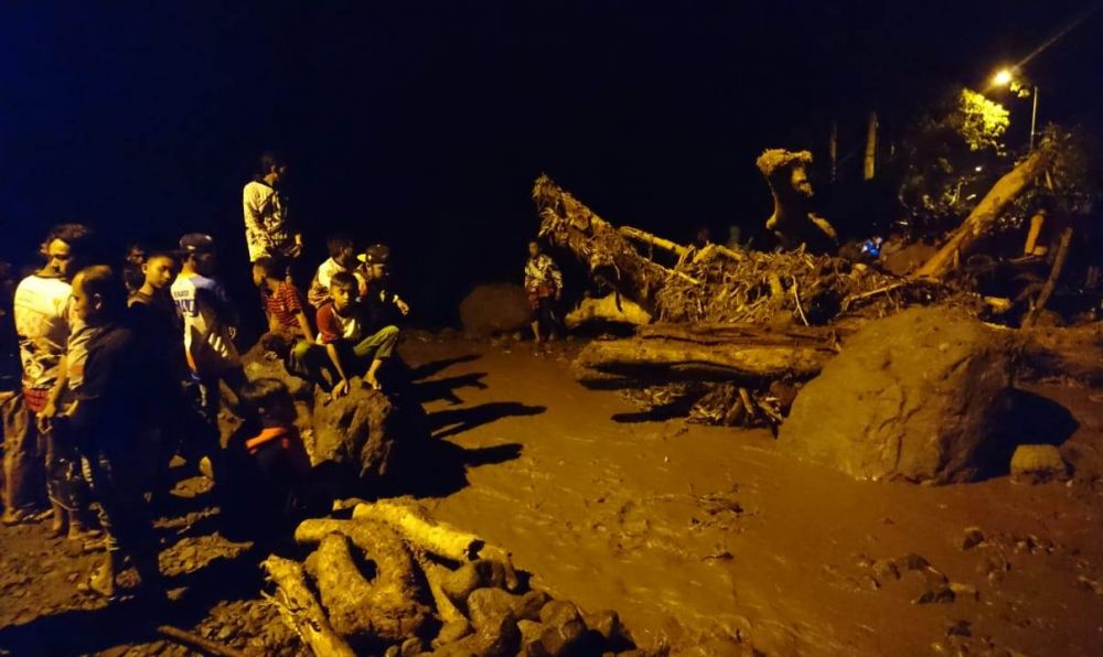 Kondisi Dusun Watusari, Desa Jedong, Kecamatan Ngoro, Kabupaten Mojokerto yang diterjang banjir bandang