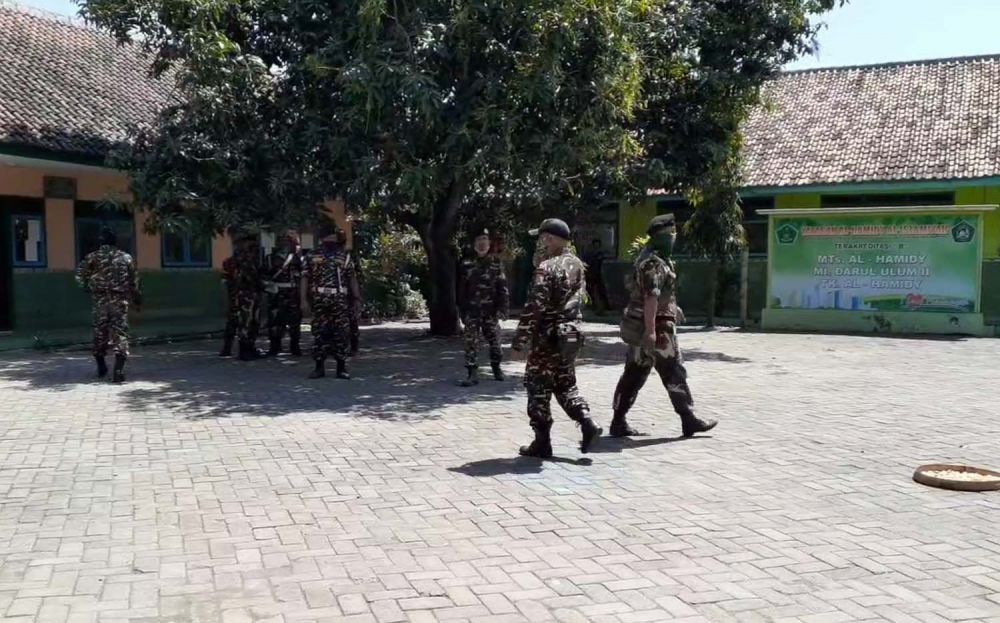 Sejumlah anggota GP Ansor PCNU Bangil Pasuruan saat meluruk Yayasan Al Hamidy Al Islamiyah