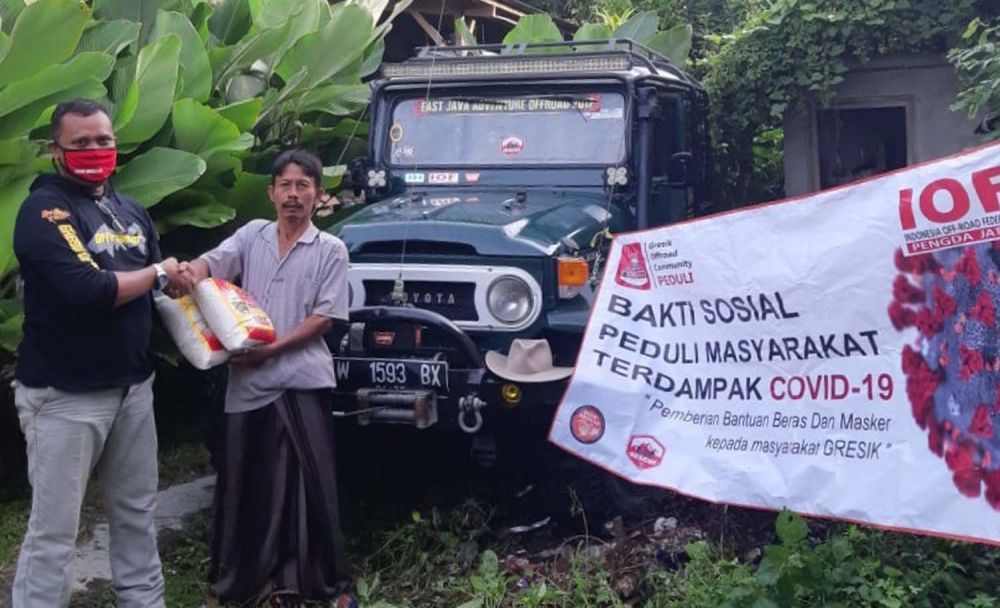 Terdampak Covid-19, Tukang Ojek Klangonan Giri Gresik Terima Bantuan