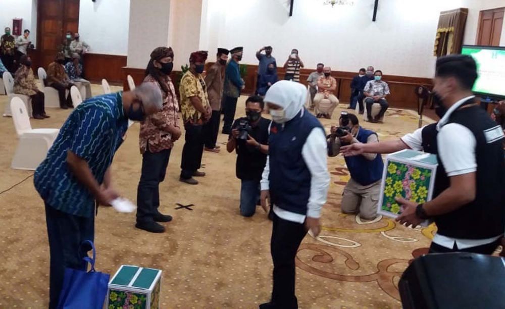Paket Sembako Dibagikan pada Warga Jatim di Jabodetabek yang Tak Mudik