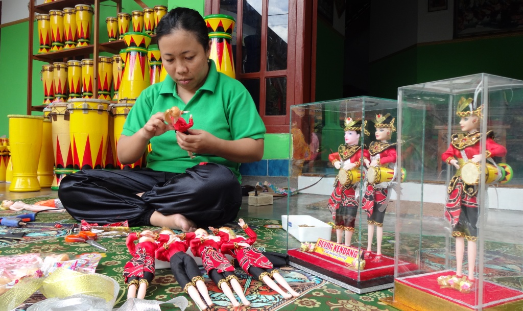 Boneka Barbie Reog Kendang buatan Yuyun Handayani, Tulungagung