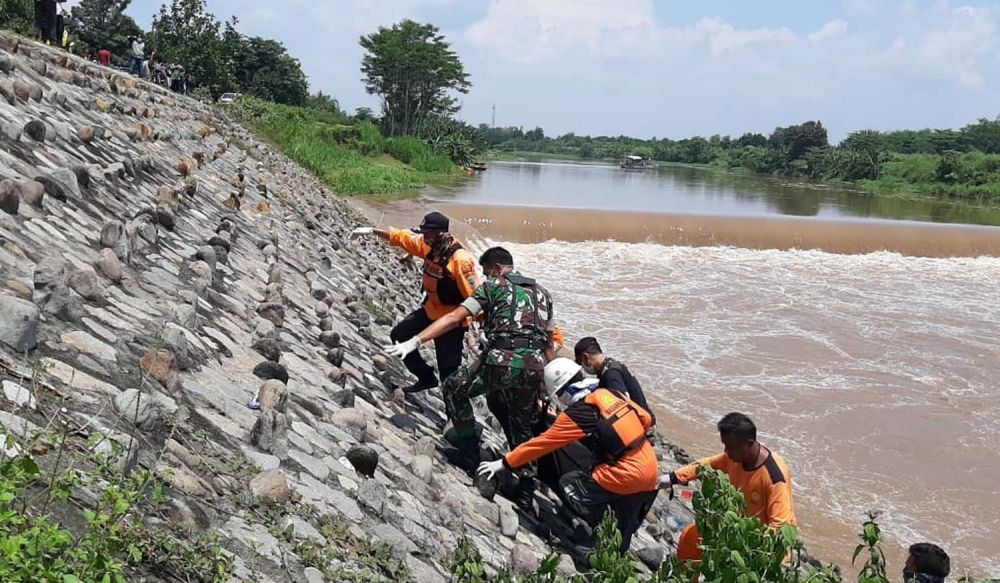 Pria ini Ditemukan Tewas Usai Ceburkan Diri ke Sungai Brantas Nganjuk