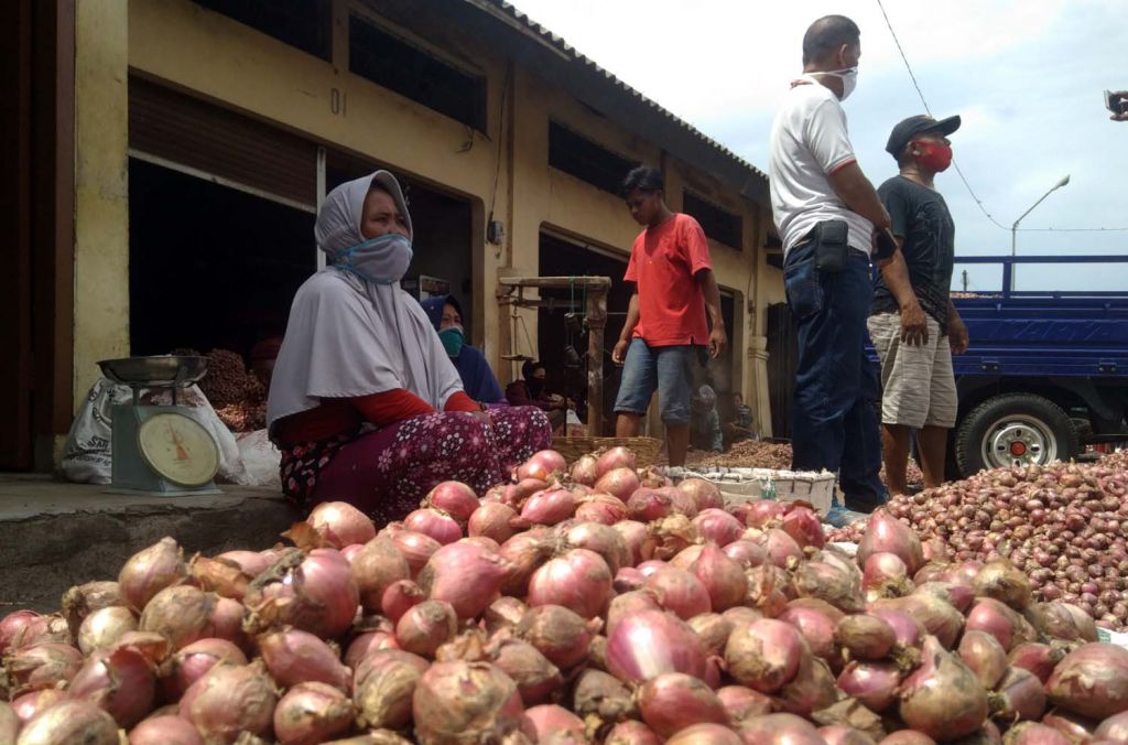 Cuaca Buruk Bikin Stok Bawang Merah di Probolinggo Minim