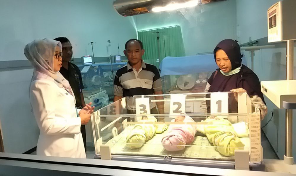 Bayi kembar tiga dilahirkan Eka Dwi Purwati, wanita 41 tahun asal Madiun