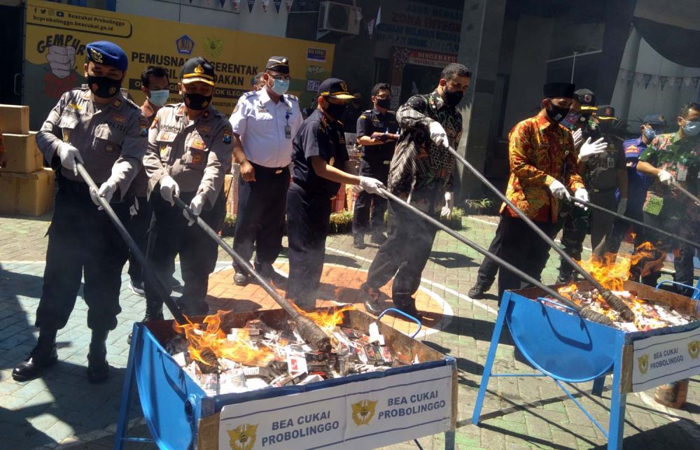 Bea Cukai Probolinggo Musnahkan 500 Ribu Lebih Batang Rokok Ilegal