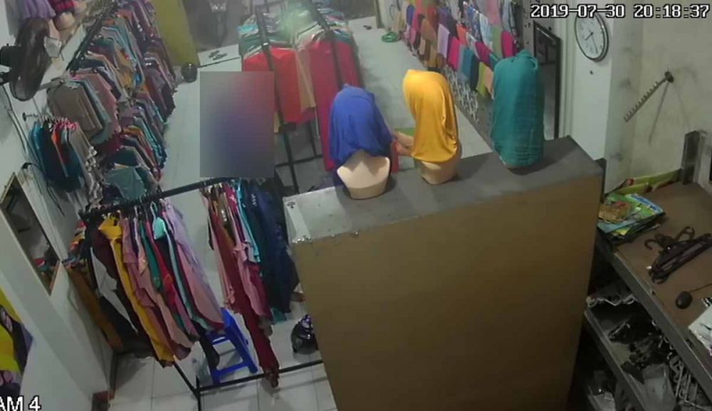 Aksi begal payudara di Mojokerto terekam CCTV