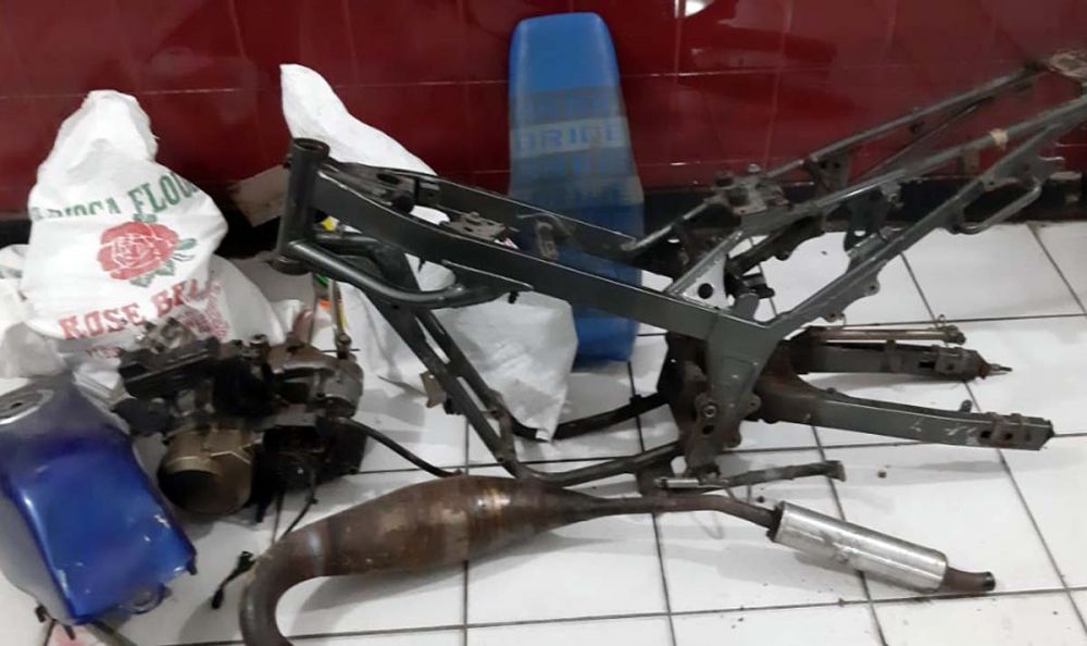 Rangka motor hasil curian sudah dibongkar di bengkel 'jagal' yang digerebek polisi