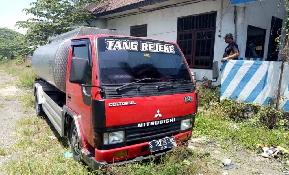 Truk tangki yang menghantam motor Vario di Pasuruan hingga biker yang menungganginya kritis