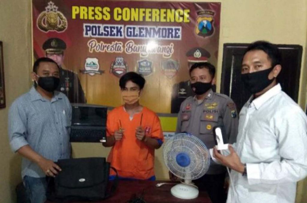 Pengusaha toko pembobol sekolah diamankan di Mapolsek Glenmore, Polresta Banyuwangi