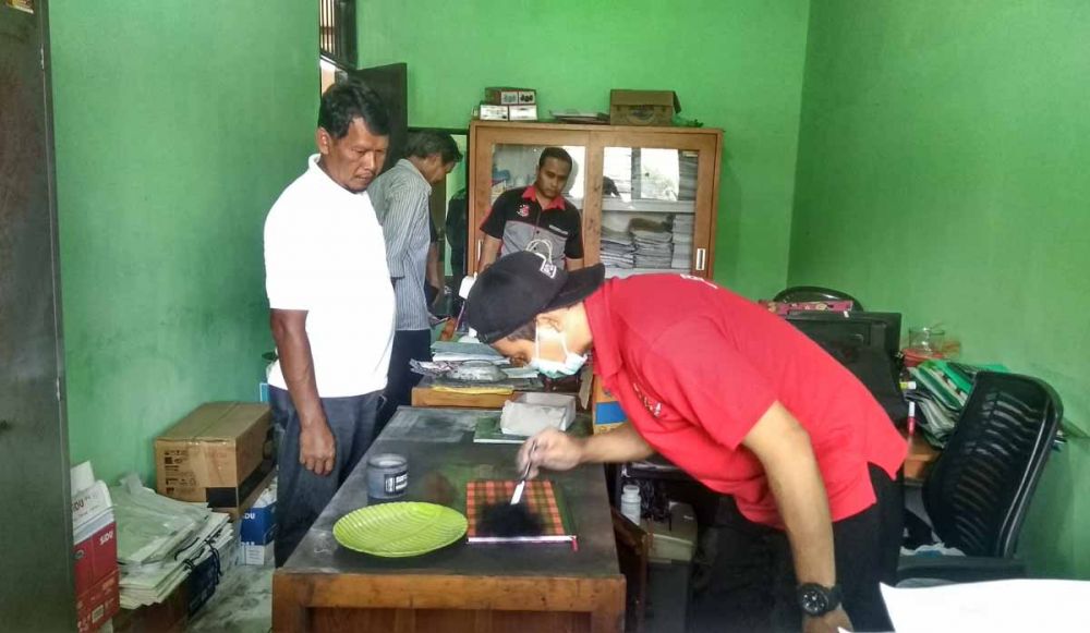 Polisi melakukan identifikasi di SMKN 1 Pungging Mojokerto, Kamis (28/3/2019) lalu