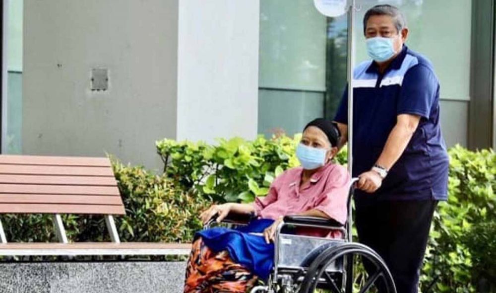 Ani Yudhoyono semasa hidup didampingi Susilo Bambang Yudhoyono (foto: Istimewa)