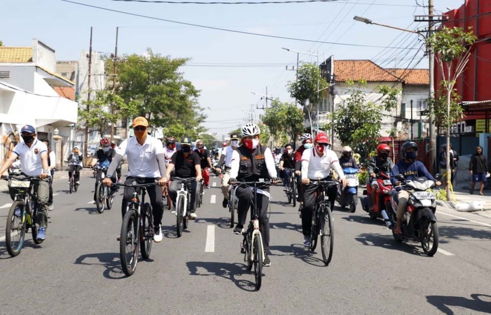 Gubernur Khofifah dan para penyintas Covid-19 di Jatim bersepeda