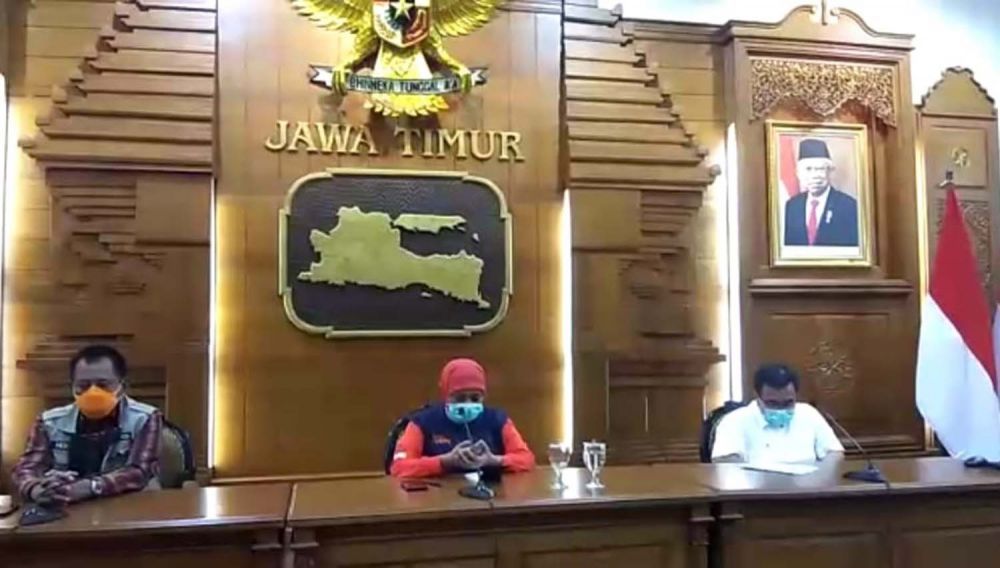Gubernur Jawa Timur Khofifah Indar Parawansa berdoa untuk Ibunda Presiden Jokowi