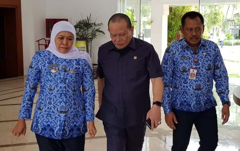 Ketua DPD RI La Nyalla Mattalitti saat bertemu Gubernur Jatim Khofifah Indar Parawansa di Surabaya