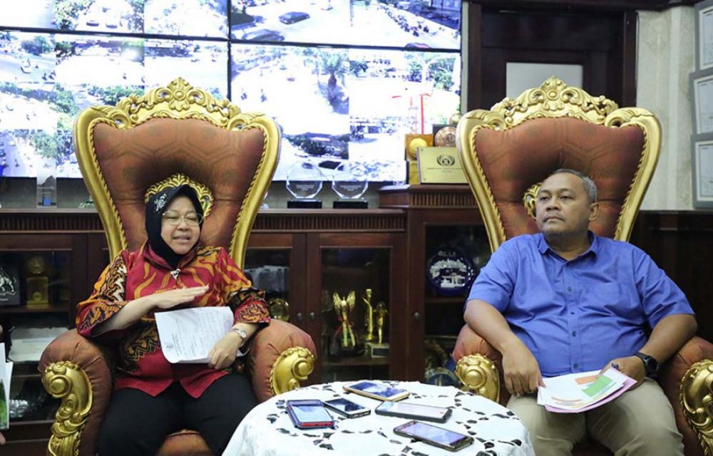 Sekkota Surabaya Hendro Gunawan bersama Wali Kota Risma