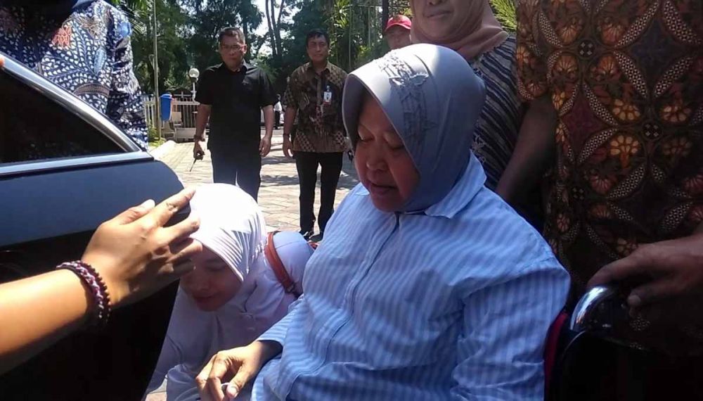 Wali Kota Risma saat tiba di rumah dinasnya di Jalan Sedap Malam, Surabaya
