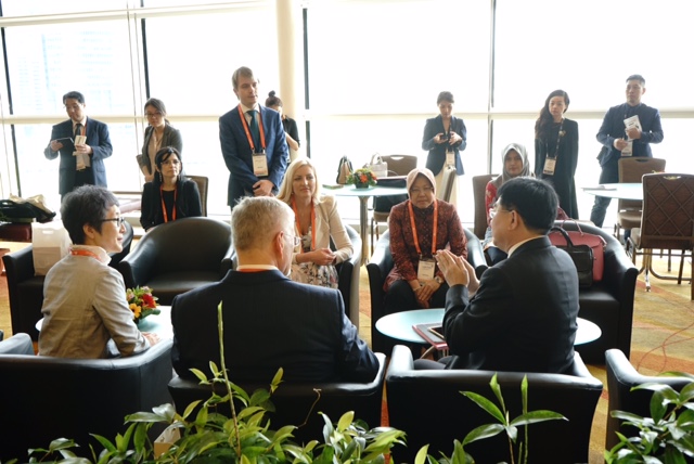 Wali Kota Risma saat di Singapura menjelang penerimaan penghargaan Lee Kuan yew/Foto: istimewa