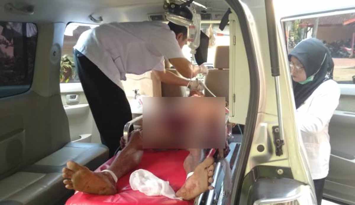 Frustasi Digugat Cerai Istri, Pria ini Tusukkan Tombak ke Tubuhnya