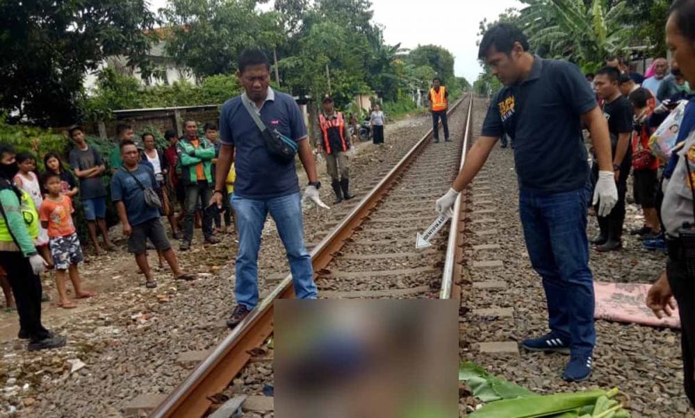 Tim Inafis Polrestabes Surabaya melakukan identifikasi dan olah TKP