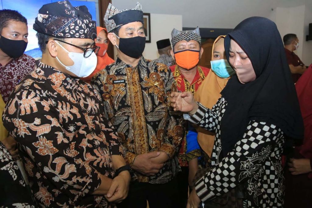 Momen Haru saat Bupati Anas Berpamitan ke Guru TK dan PAUD