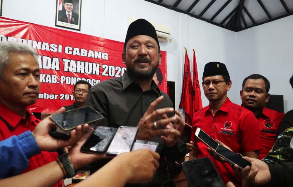 Bupati Ipong Muchlissoni saat berada di Kantor PDI Perjuangan Ponorogo