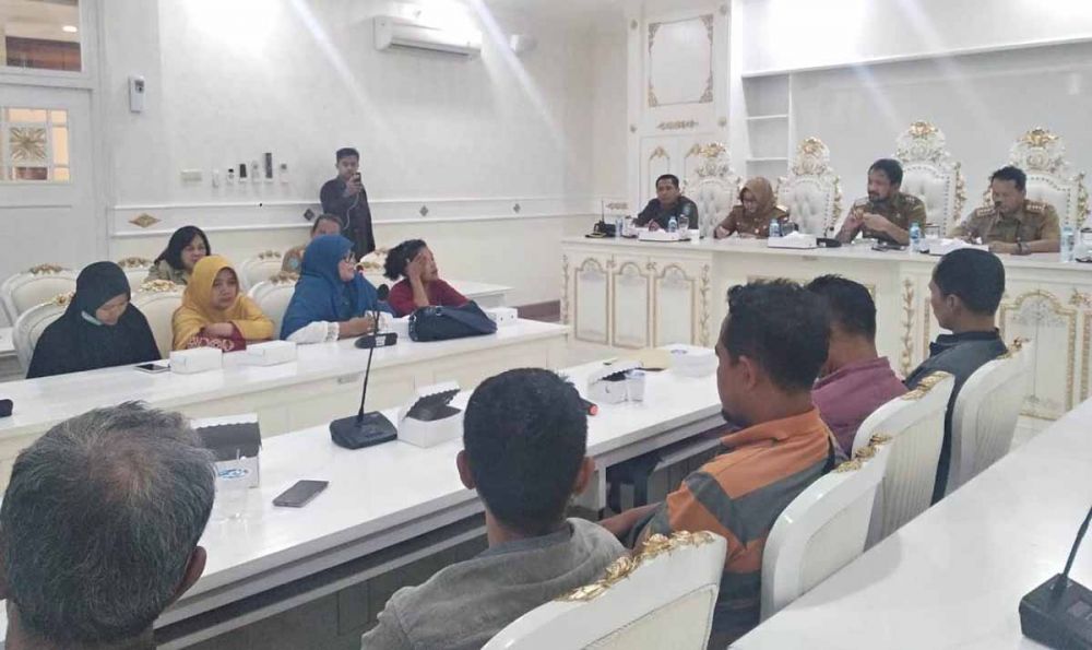 Bupati Ipong saat audensi bersama para pedagang Pasar Eks Stasiun Ponorogo