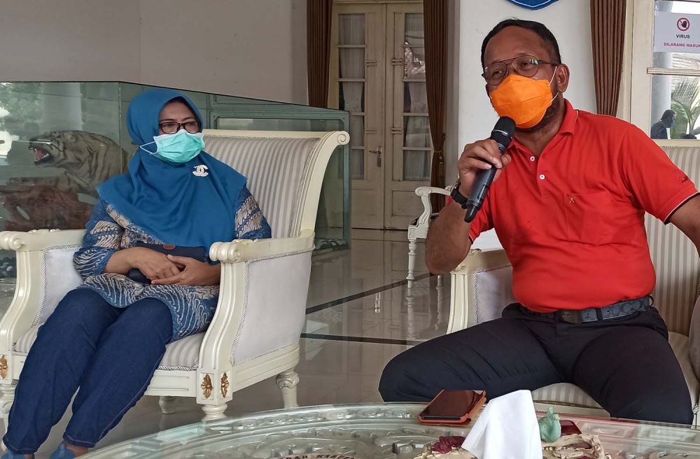 Bupati Ponorogo Ipong Muchlissoni usai video call dengan salah satu pasien positif Corona