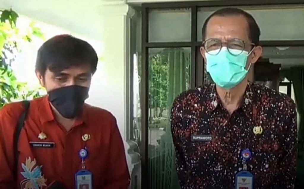 Bupati Magetan, Suprawoto (kanan)