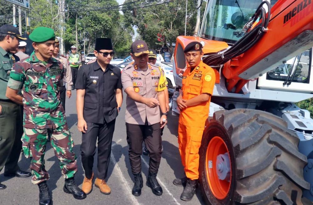 Bupati Nur Arifin menghadiri apel gelar pasukan Operasi Mantab Brata Semeru tahun 2019 di Mapolres Trenggalek