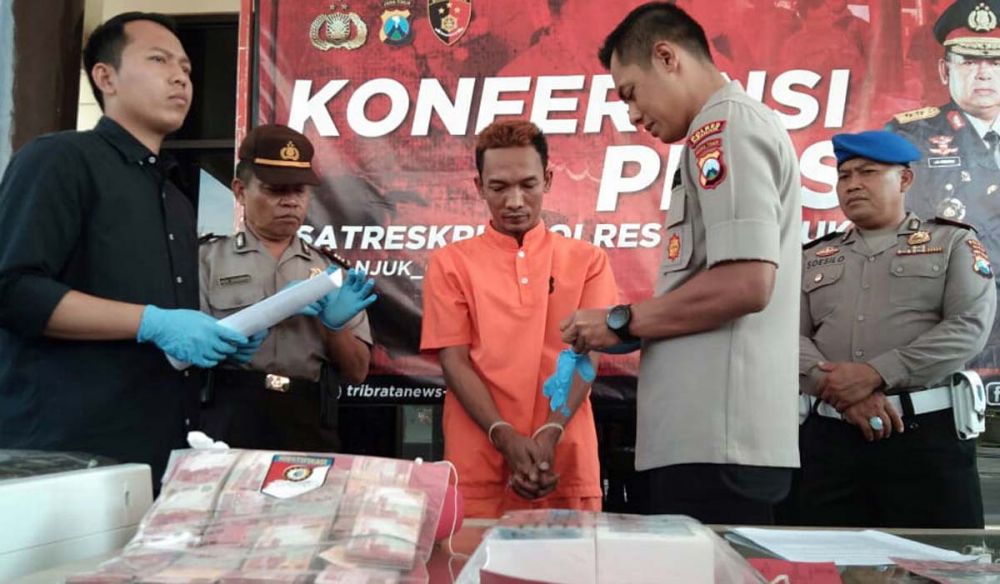 Lasmidi, buron penipuan terhadap 36 pedagang bawang merah diamankan di Mapolres Nganjuk berikut barang bukti kejahatannya