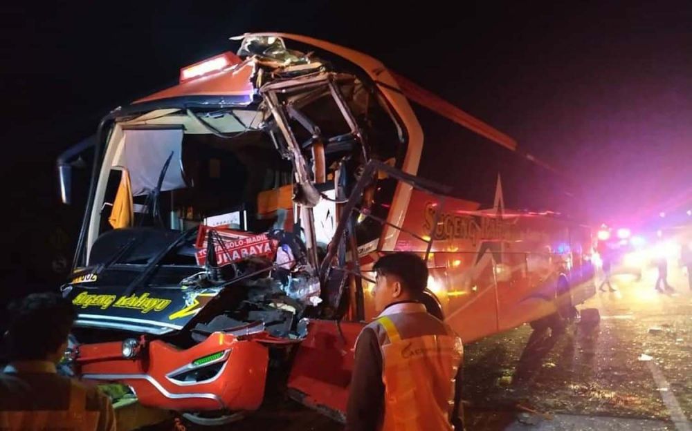 Bus Sugeng Rahayu Tabrak Truk di Tol Jombang-Mojokerto, Seorang Tewas