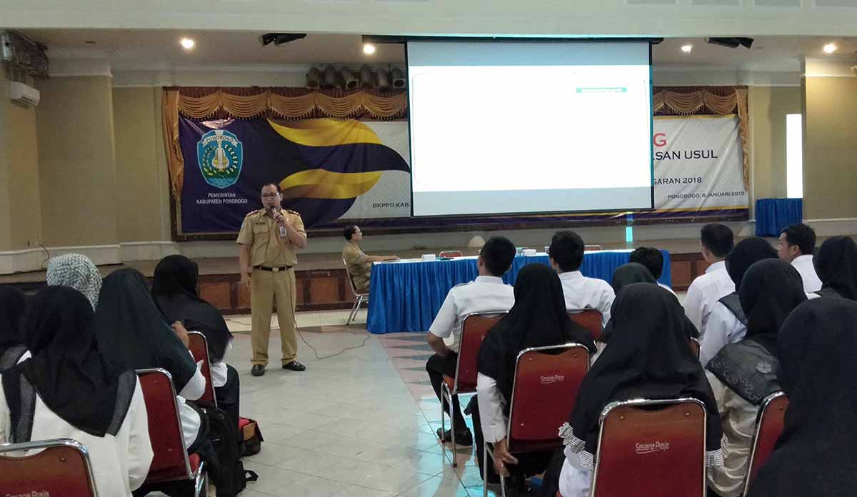Pemkab Ponorogo memberikan pengarahan kepada para CPNS