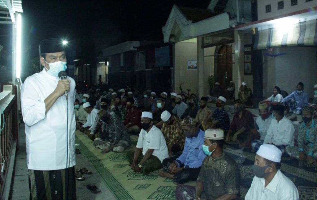 Calon Bupati Gresik, Qosim berceramah memenuhi undangan Aqiqoh di Desa Tebalo, Kecamatan Manyar