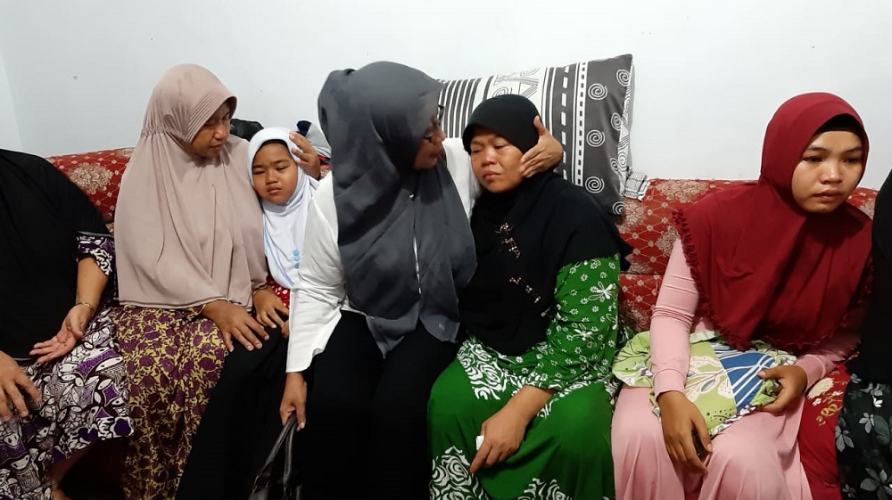 Camat Rogojampi Nanik Machrufi mengunjungi rumah keluarga korban.