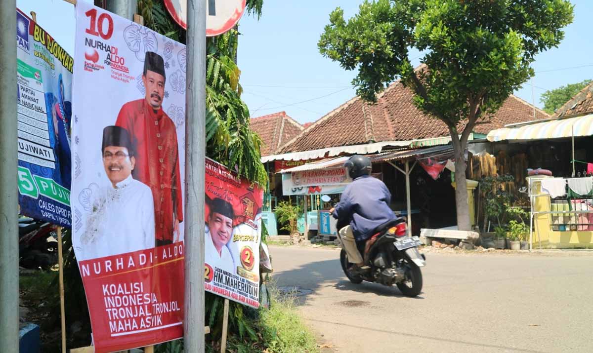 Penampakan baliho Capres-Cawapres fiktif Dildo yang sempat terpasang di Jalan Thamrin, Ponorogo