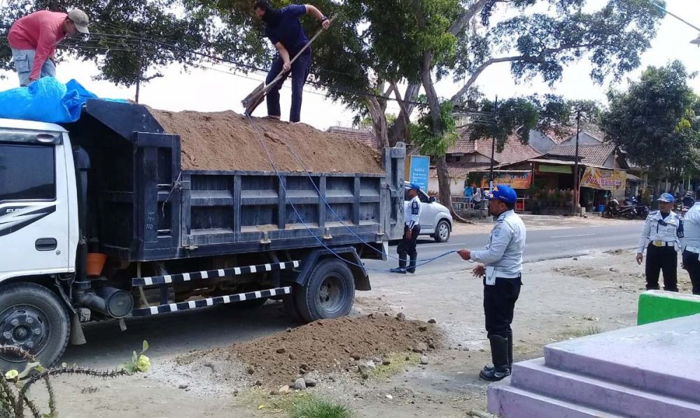 Begini cara baru Dishub Ponorogo tindak truk yang muatannya melebihi tonase