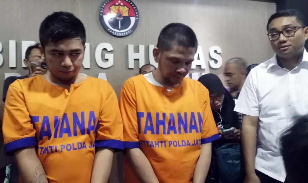 Kedua penipu yang catut nama AKBP Arman Asmara diamankan di Mapolda Jatim