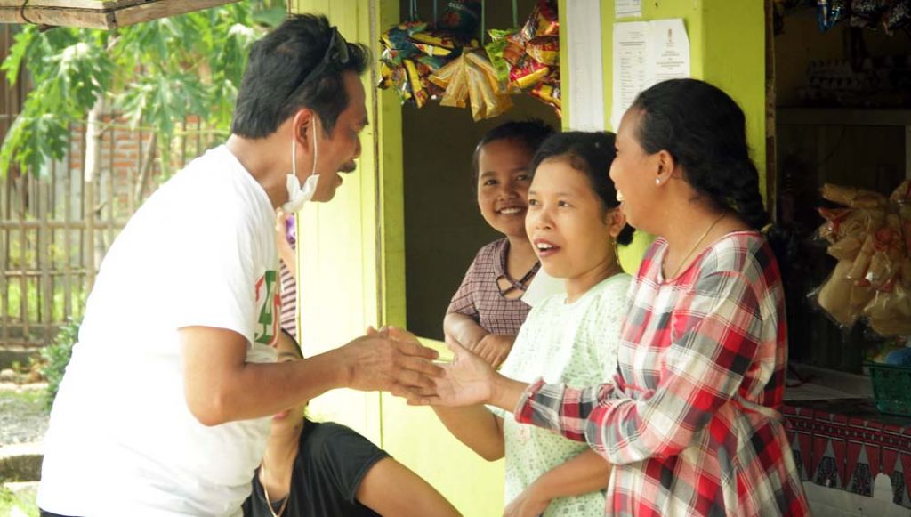 Qosim menyapa para perempuan di Cerme, Gresik